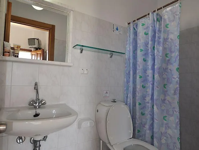 Mata بيت ضيافة إيوس خورا